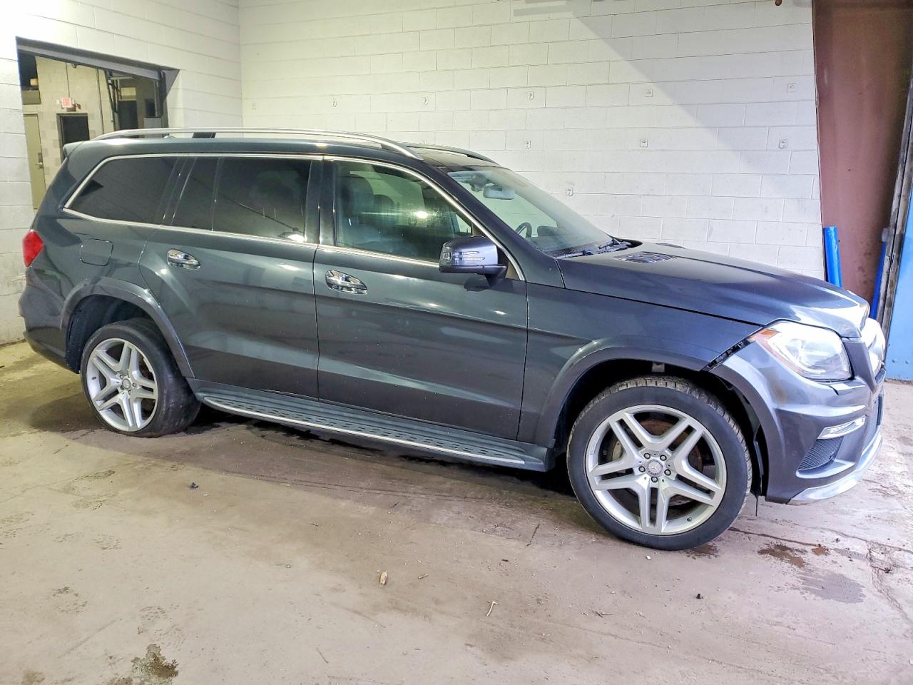 2015 MERCEDES-BENZ GL 550 4MATIC photo 4