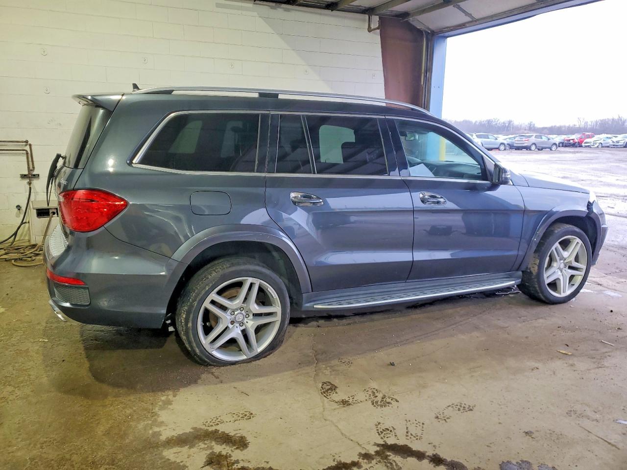 2015 MERCEDES-BENZ GL 550 4MATIC photo 3