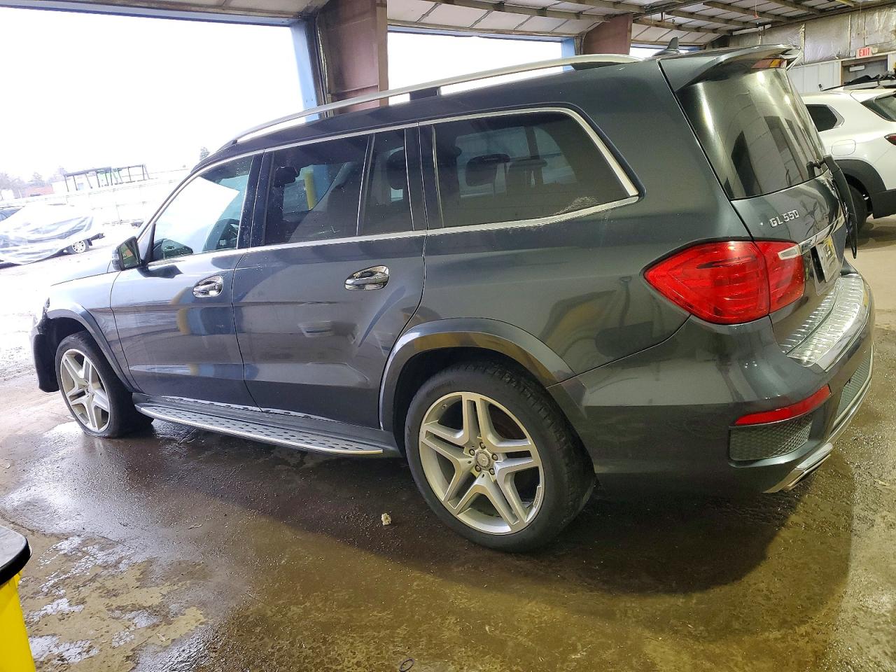 2015 MERCEDES-BENZ GL 550 4MATIC photo 2