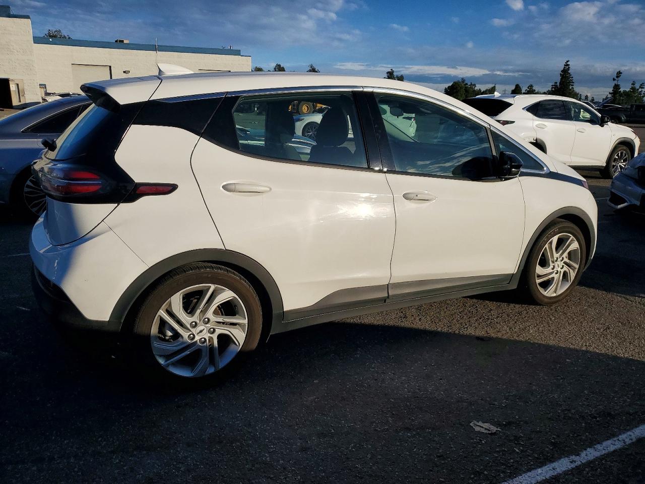 2023 CHEVROLET BOLT EV 1LT photo 3