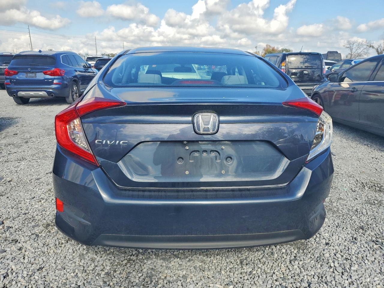 2017 HONDA CIVIC LX photo 6
