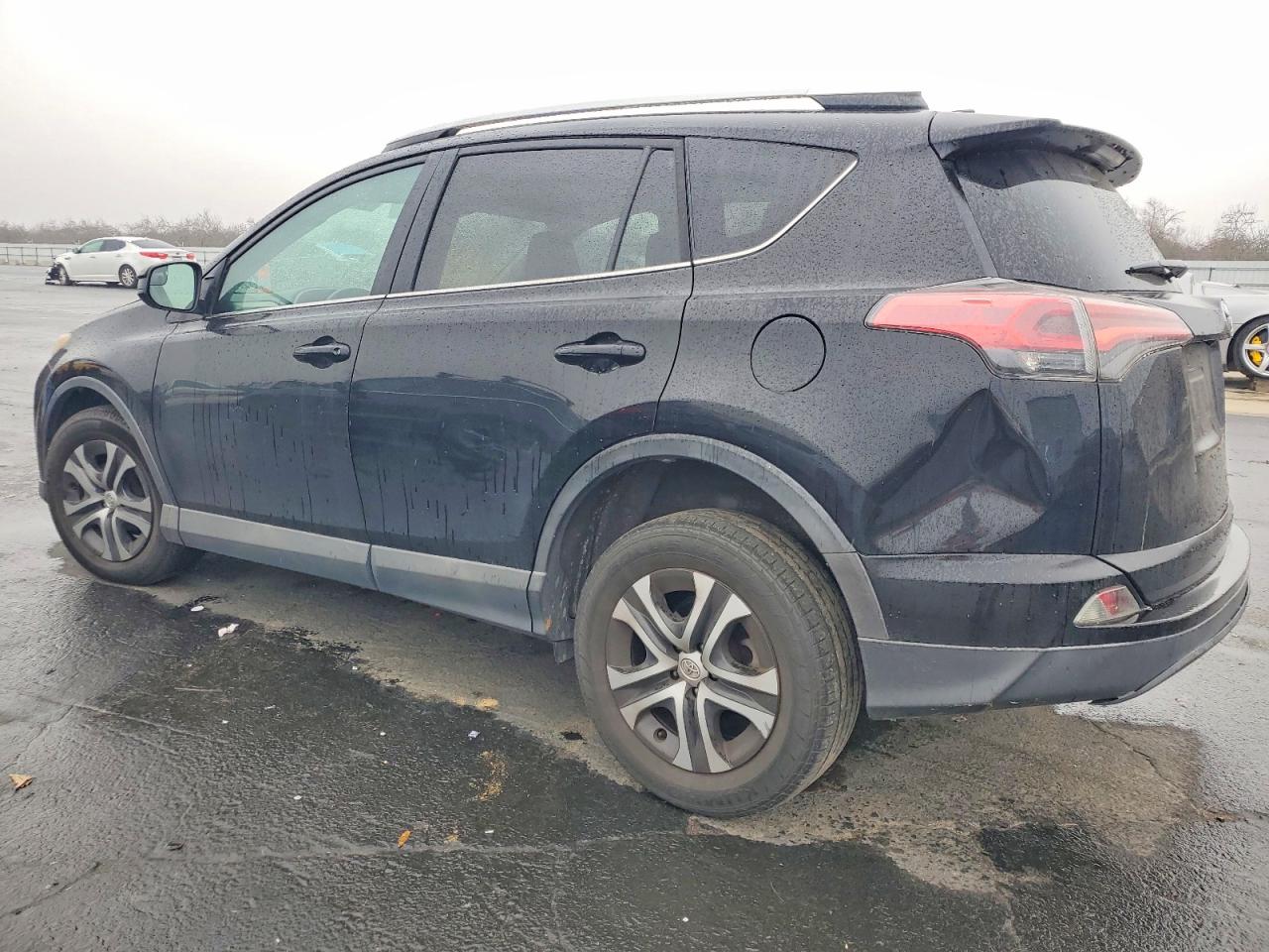 2016 TOYOTA RAV4 LE photo 4