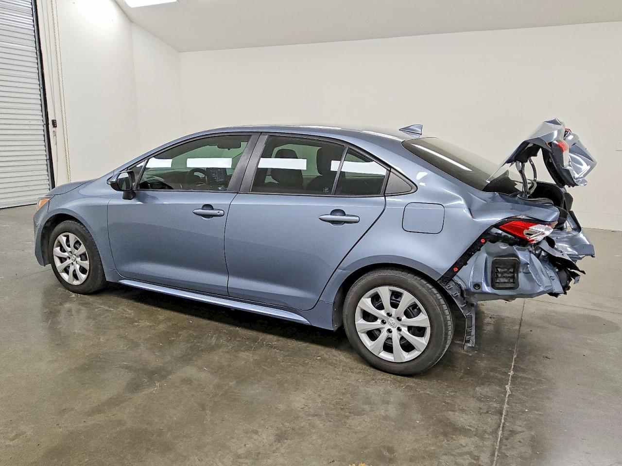 2020 TOYOTA COROLLA LE photo 2