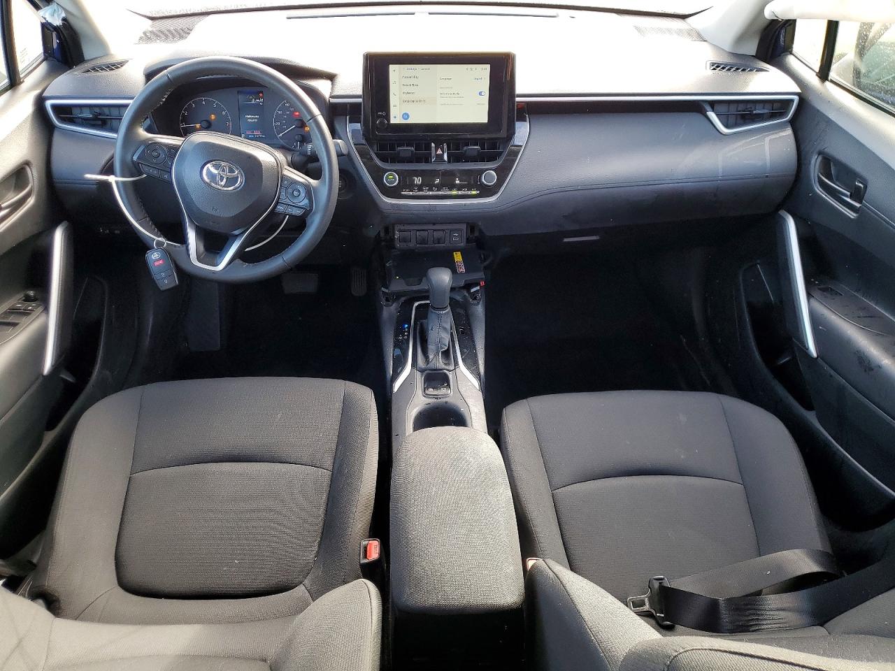 2025 TOYOTA COROLLA CROSS LE photo 8