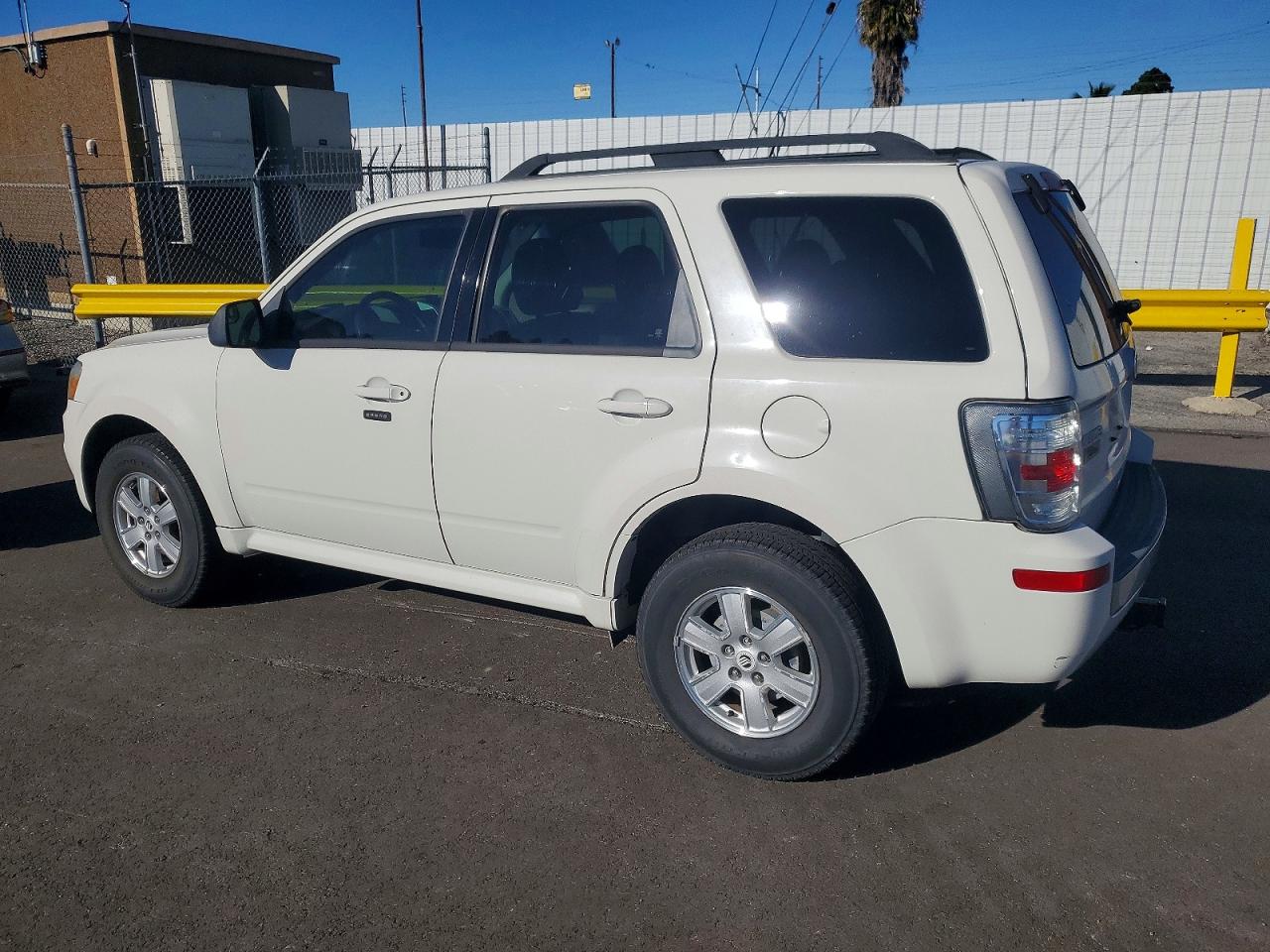 2010 MERCURY MARINER photo 2