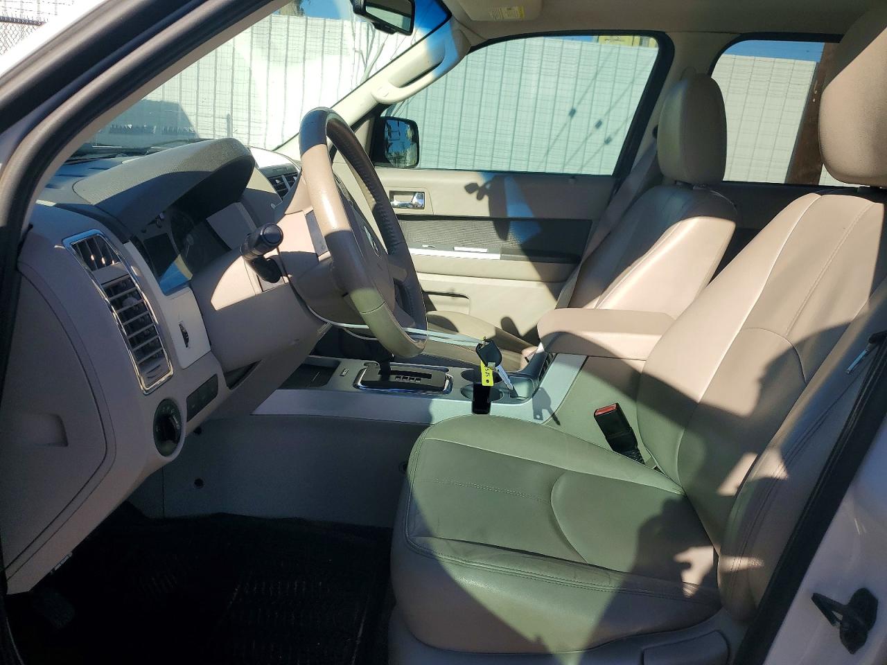 2010 MERCURY MARINER photo 7