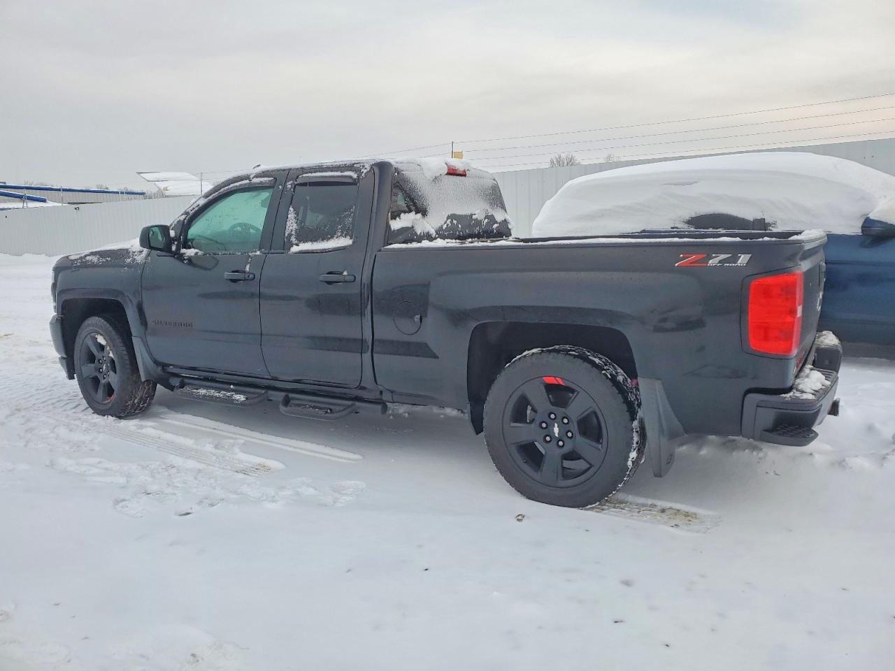 2018 CHEVROLET SILVERADO K1500 LT photo 2