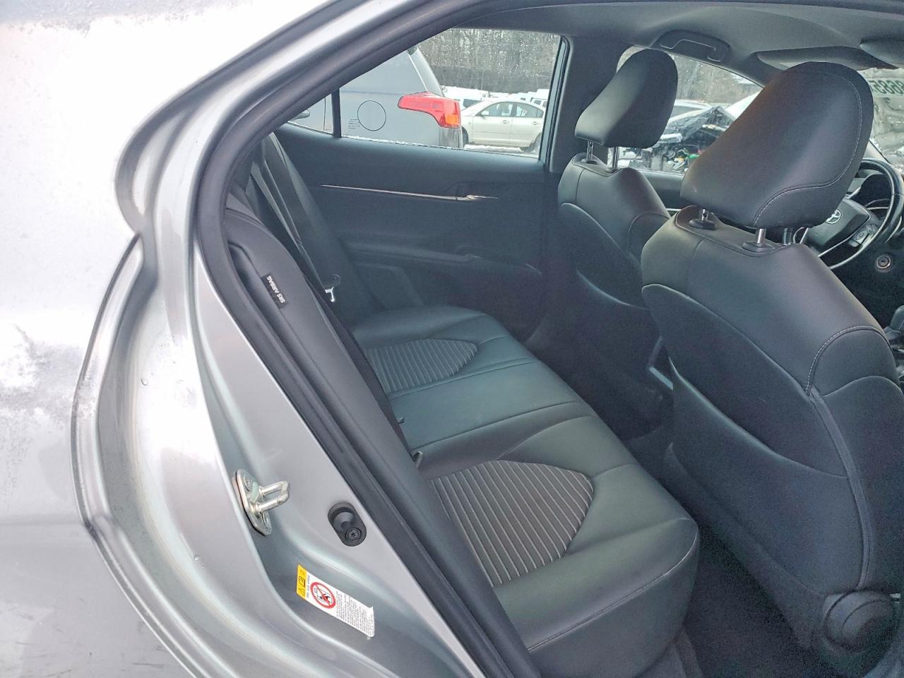 2019 TOYOTA CAMRY L photo 10