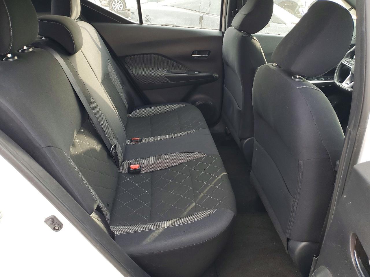 2018 NISSAN KICKS S photo 11