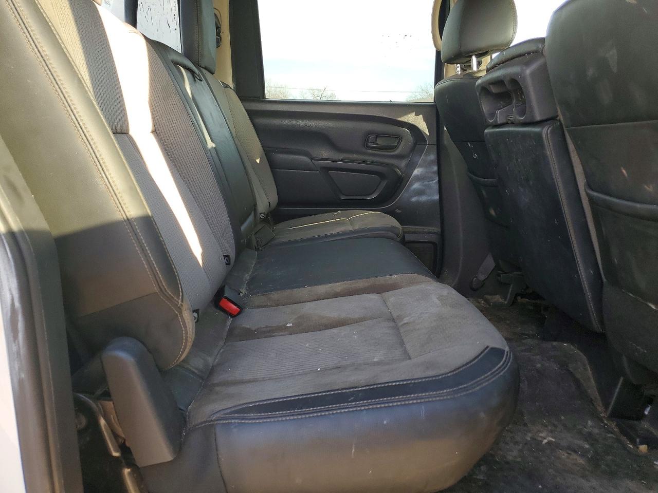 2018 NISSAN TITAN XD S photo 10