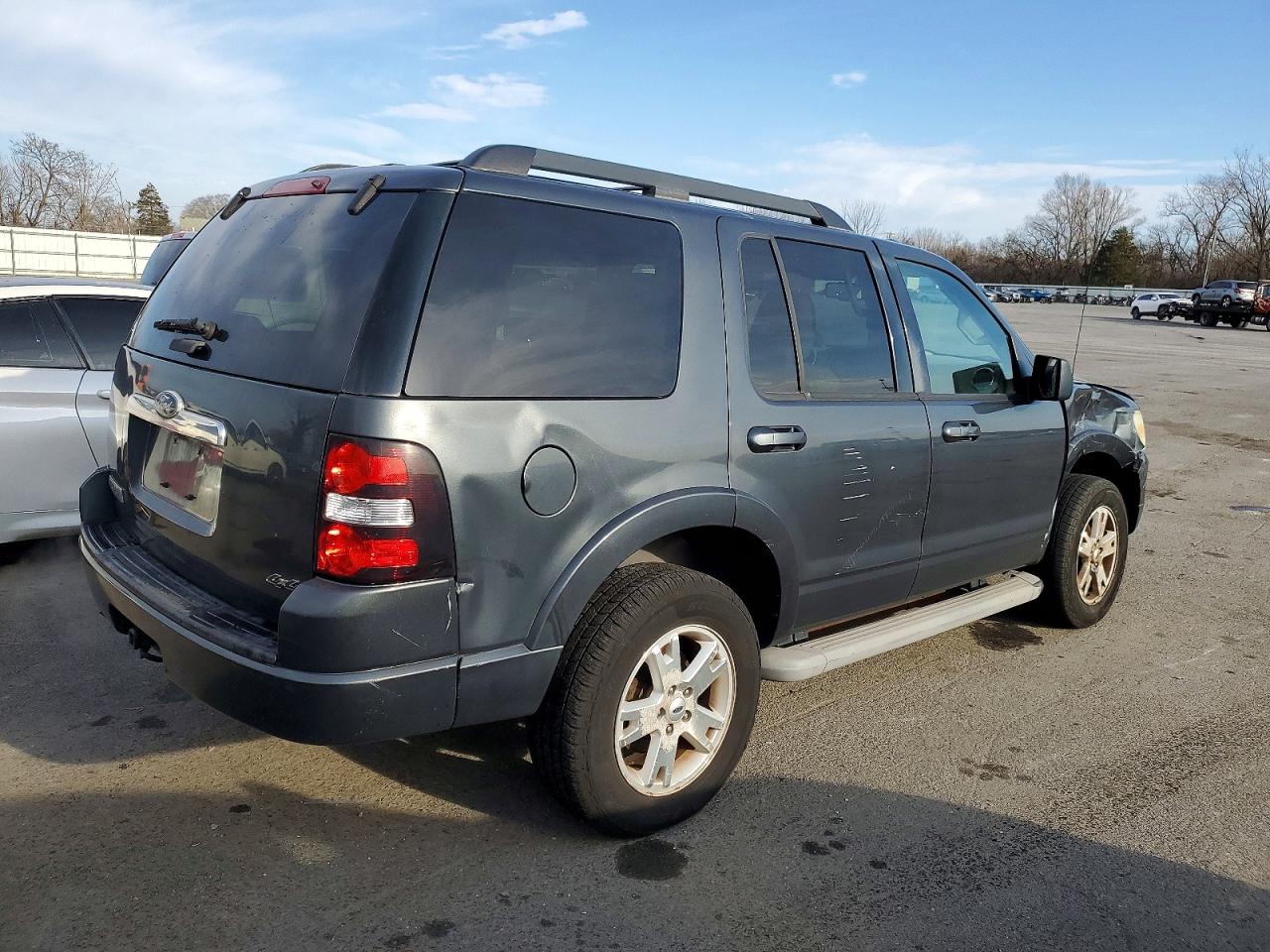 2010 FORD EXPLORER XLT photo 3