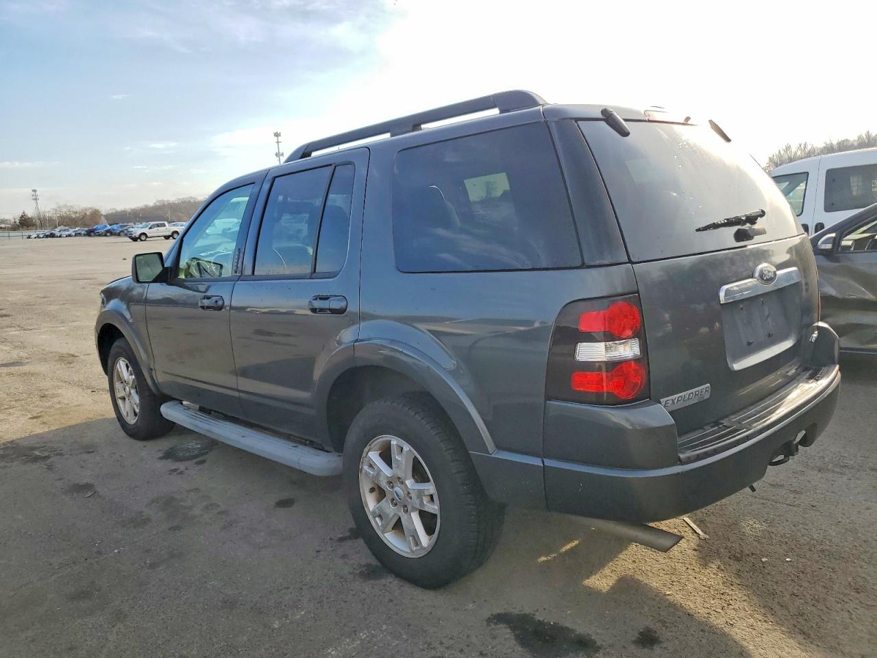 2010 FORD EXPLORER XLT photo 2