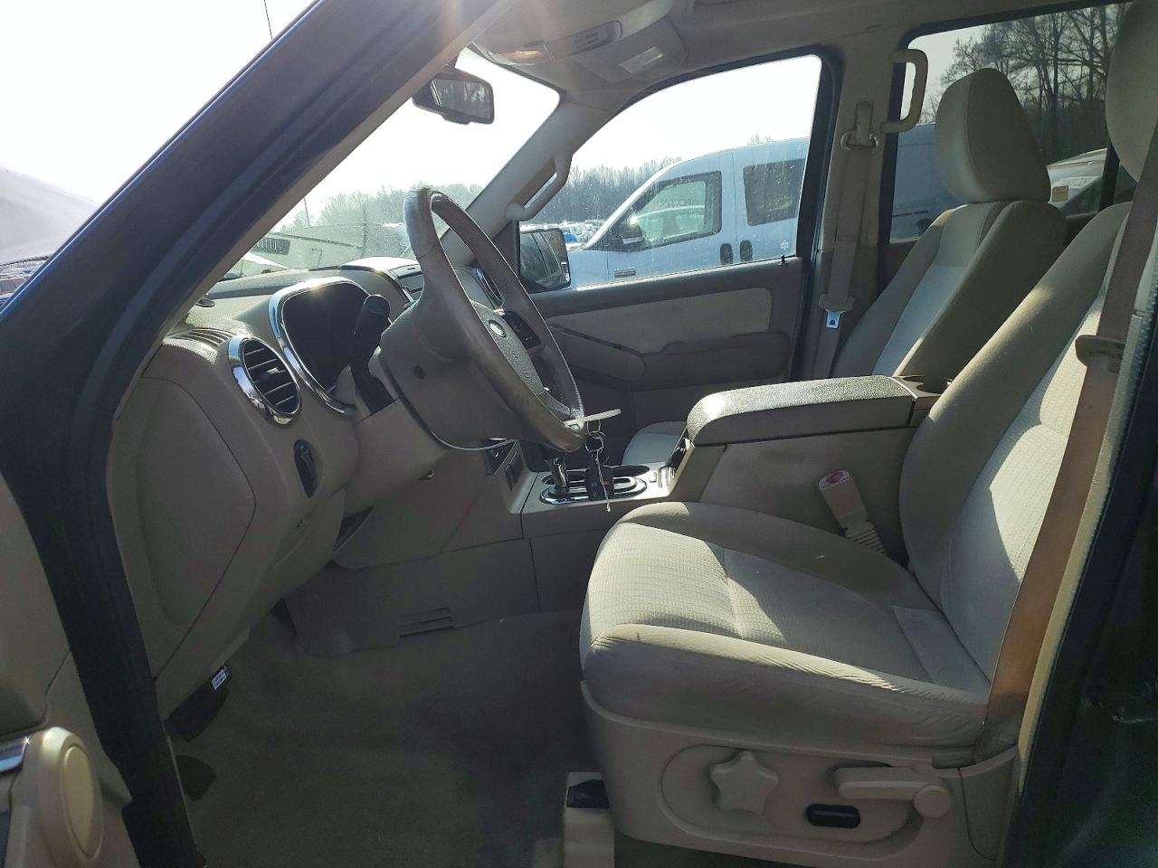 2010 FORD EXPLORER XLT photo 7