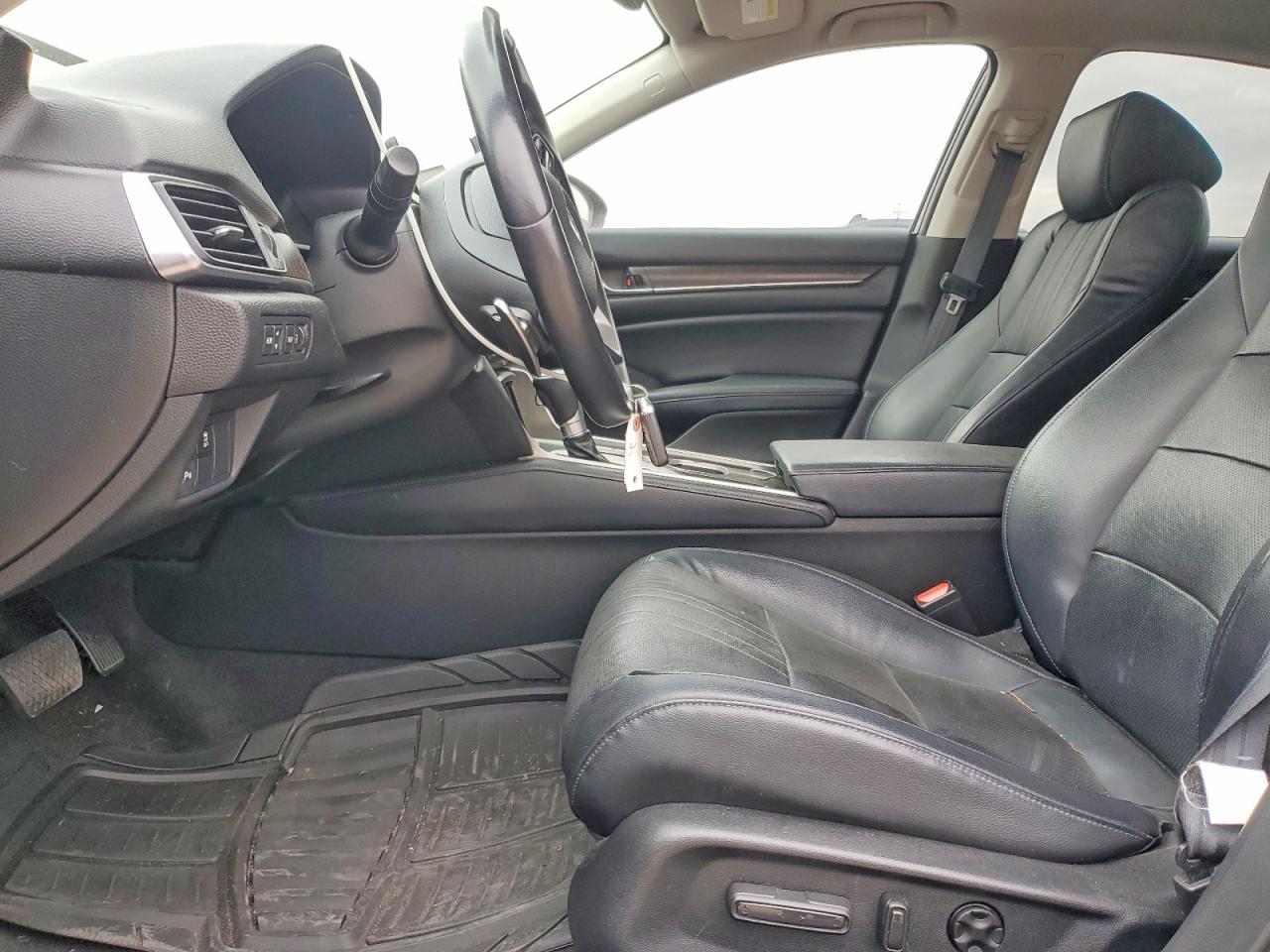 2018 HONDA ACCORD TOURING photo 7