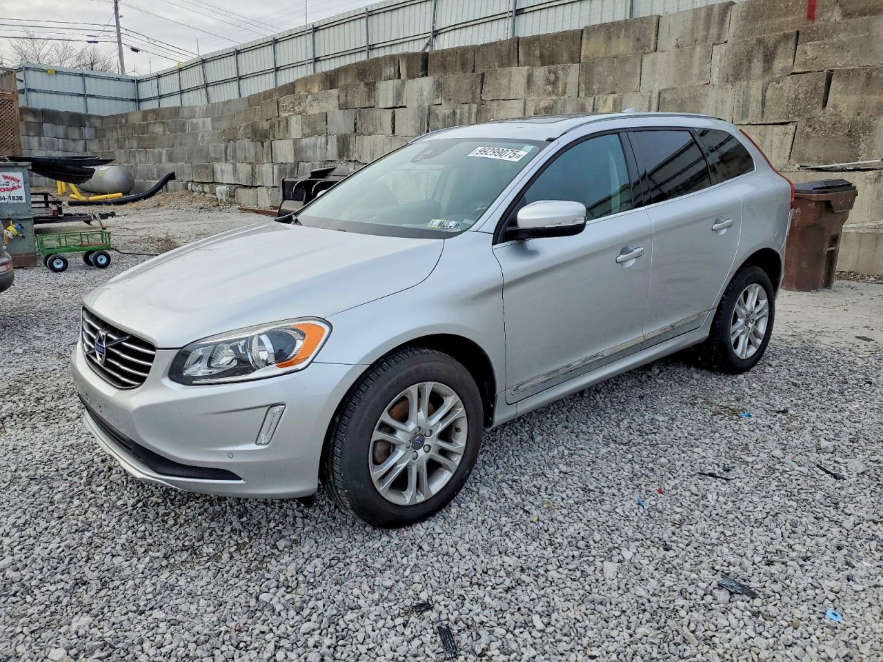 2015 VOLVO XC60