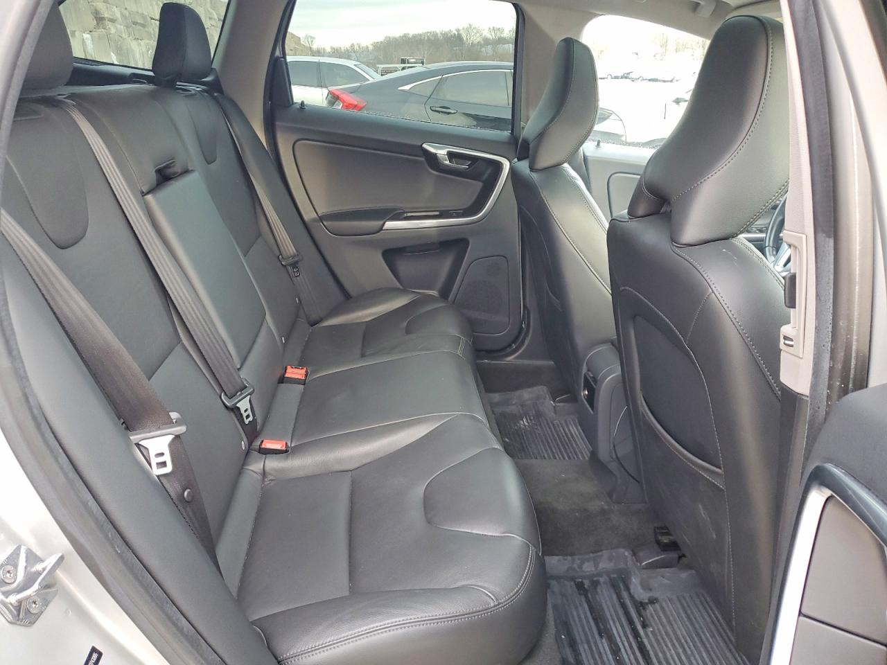 2015 VOLVO XC60 T5 PREMIER photo 31
