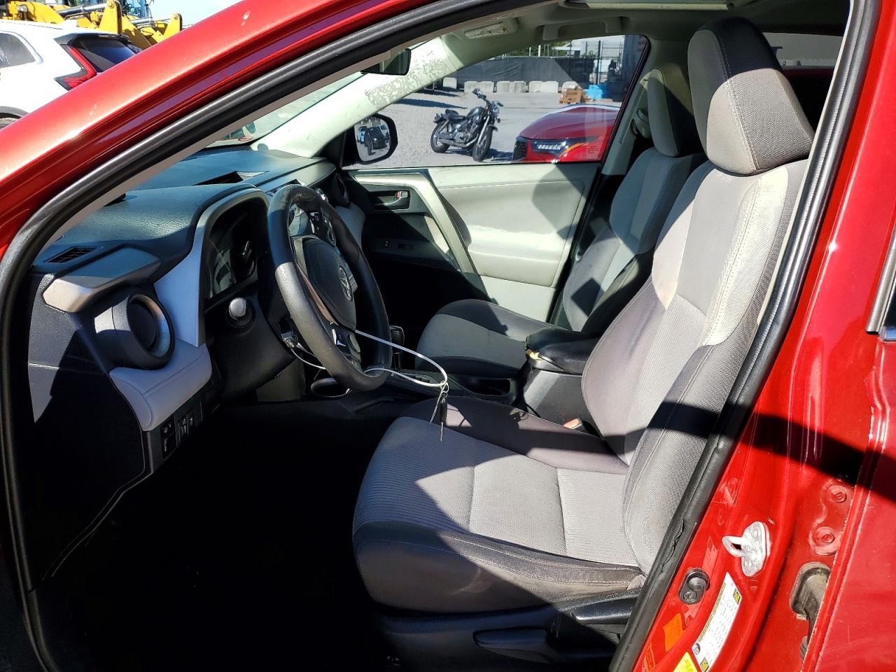 2013 TOYOTA RAV4 XLE photo 7