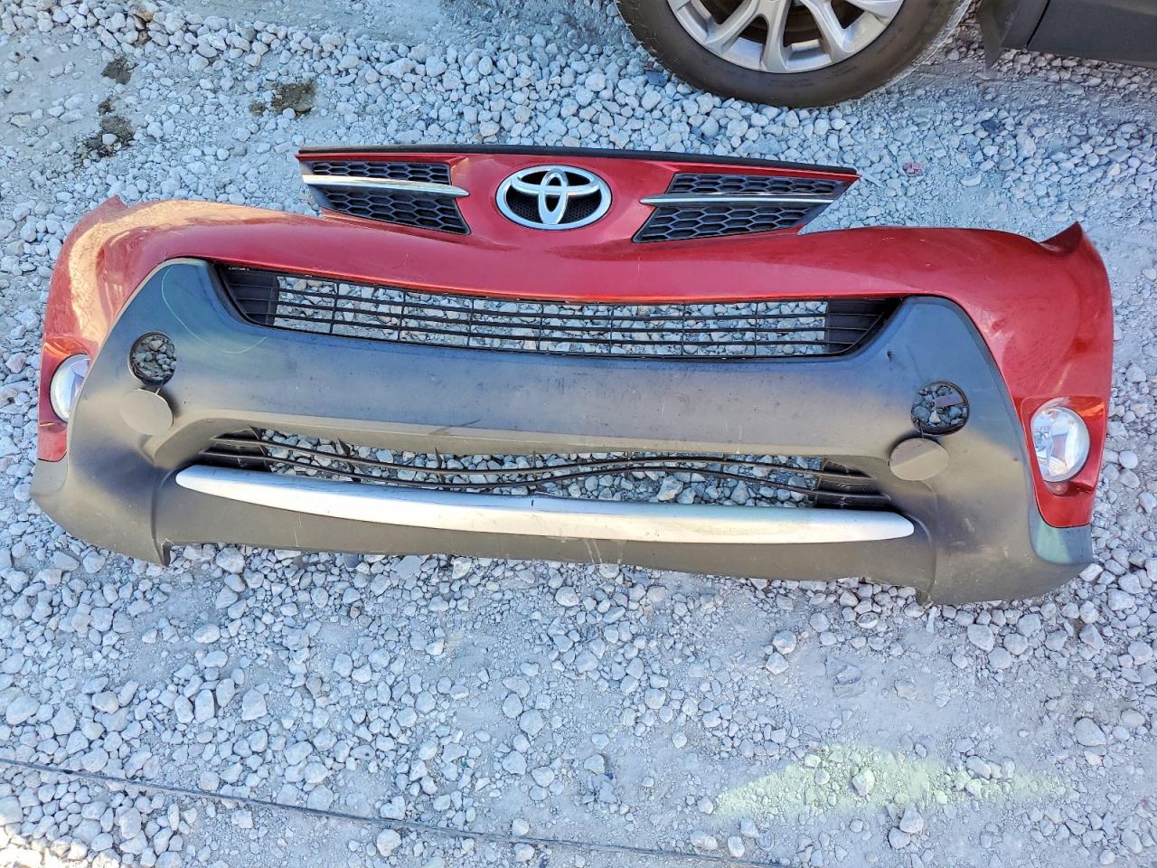 2013 TOYOTA RAV4 XLE photo 12