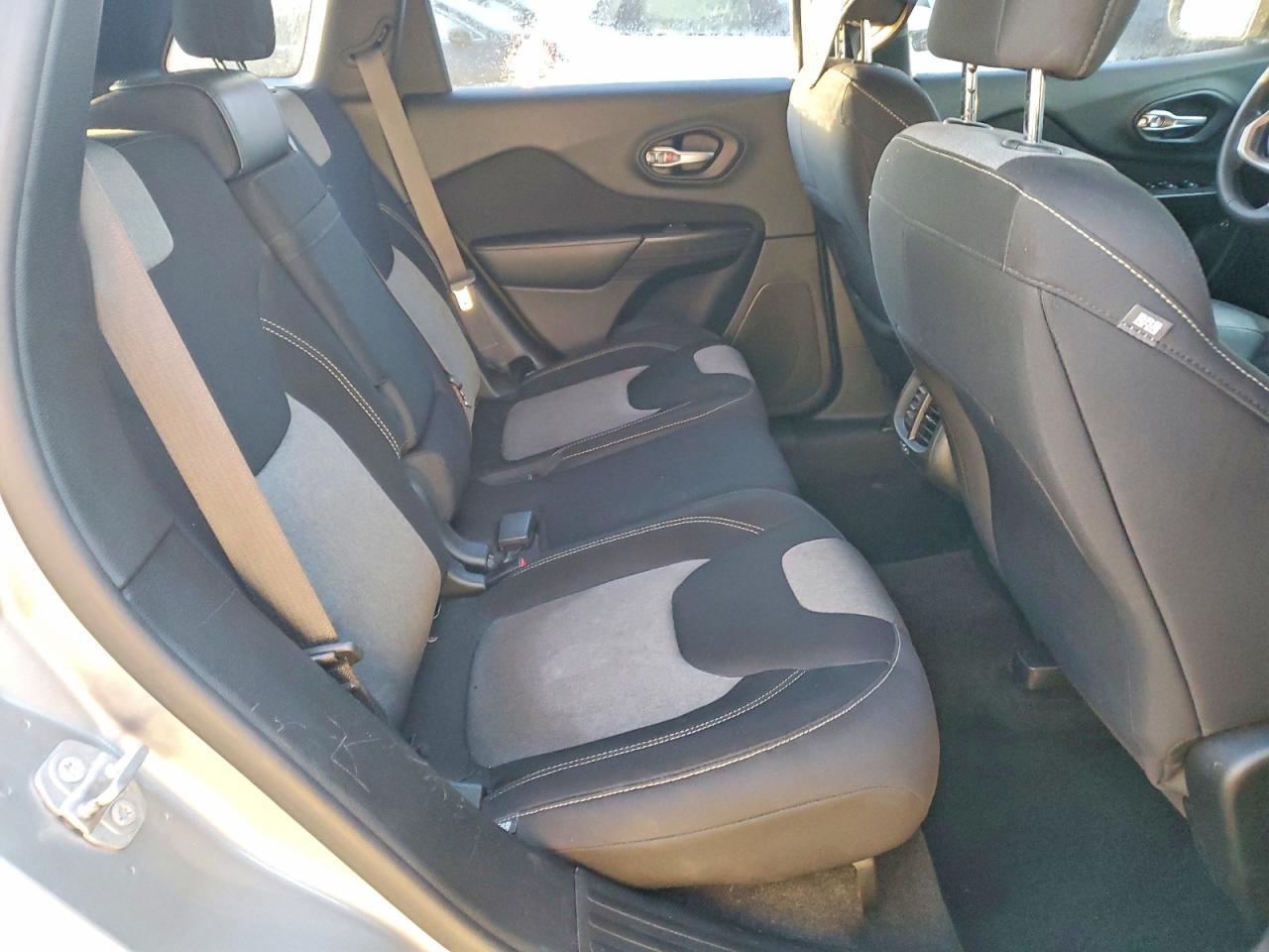 2015 JEEP CHEROKEE SPORT photo 11