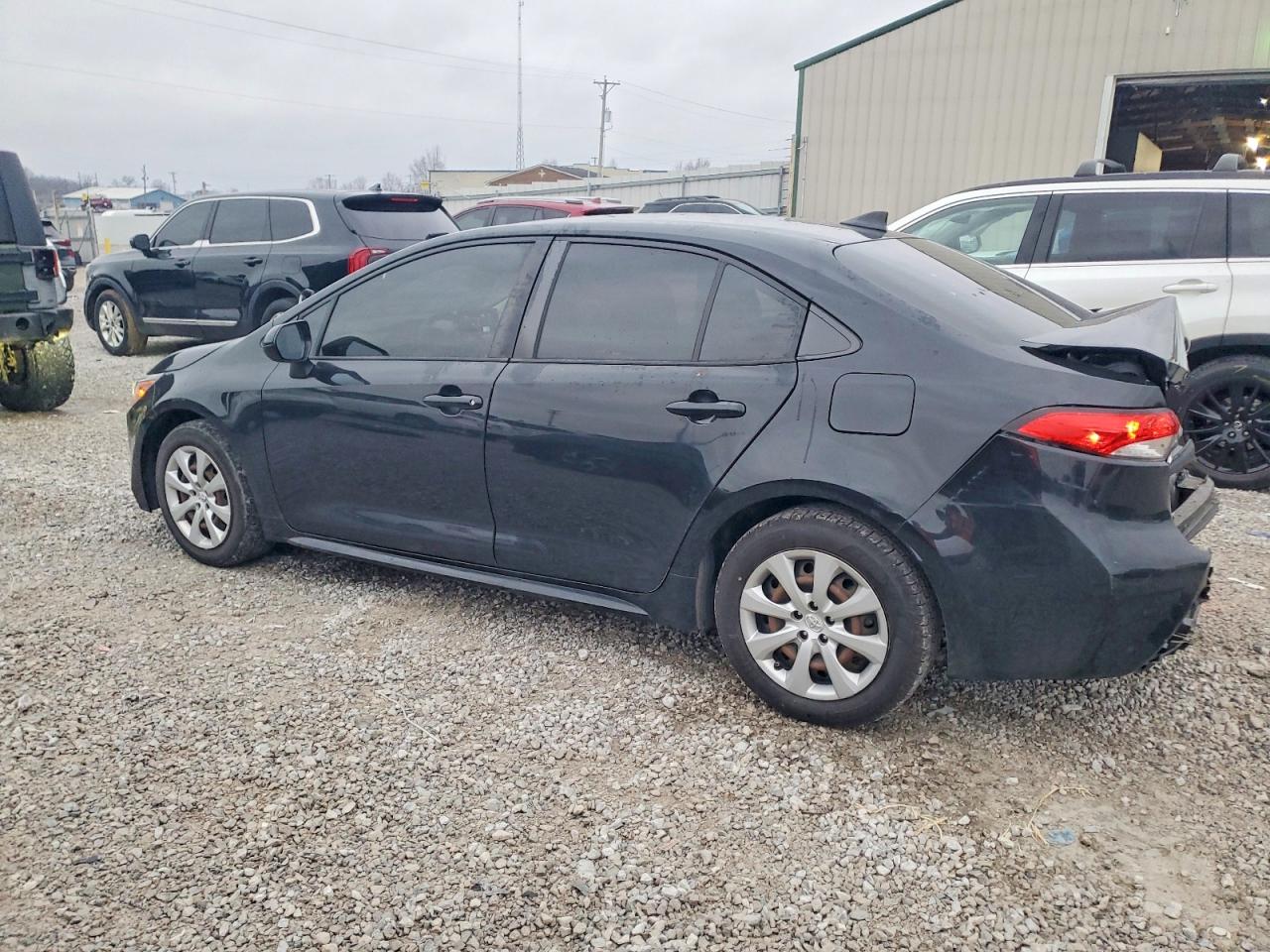 2021 TOYOTA COROLLA LE photo 3