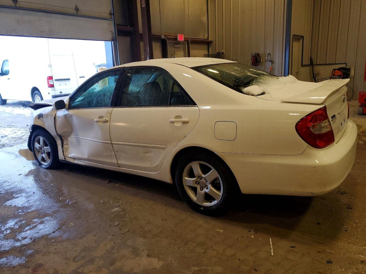 2003 TOYOTA CAMRY LE photo 2