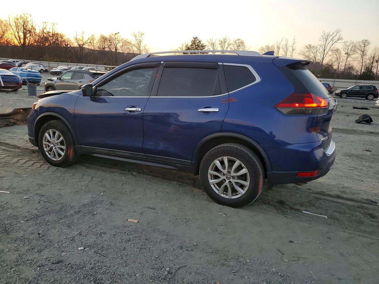 2018 NISSAN ROGUE S photo 2