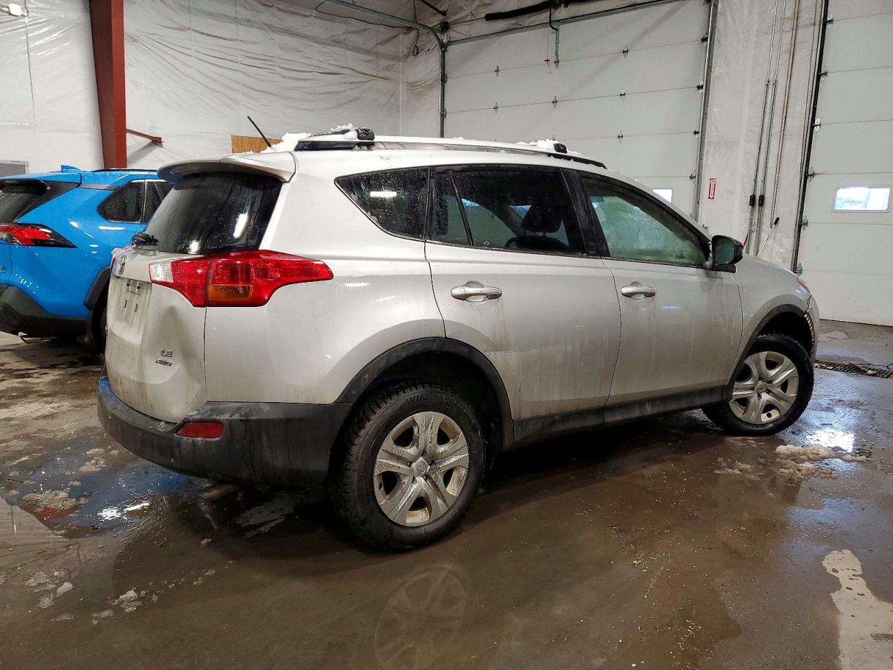 2013 TOYOTA RAV4 LE photo 3