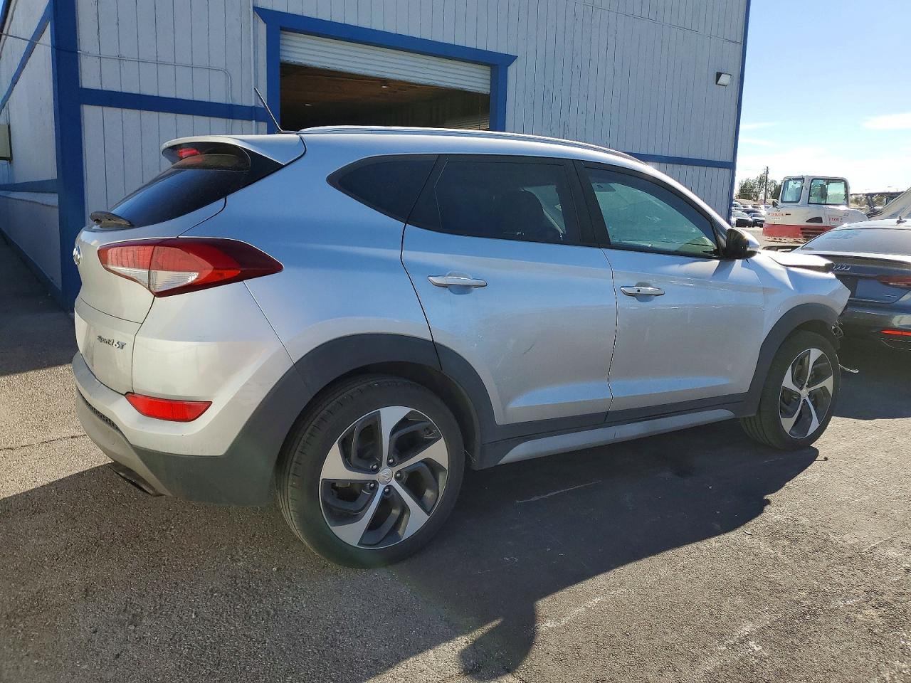 2017 HYUNDAI TUCSON photo 3