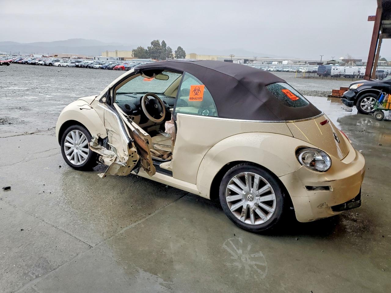 2008 VOLKSWAGEN NEW BEETLE CONVERTIBLE SE photo 3