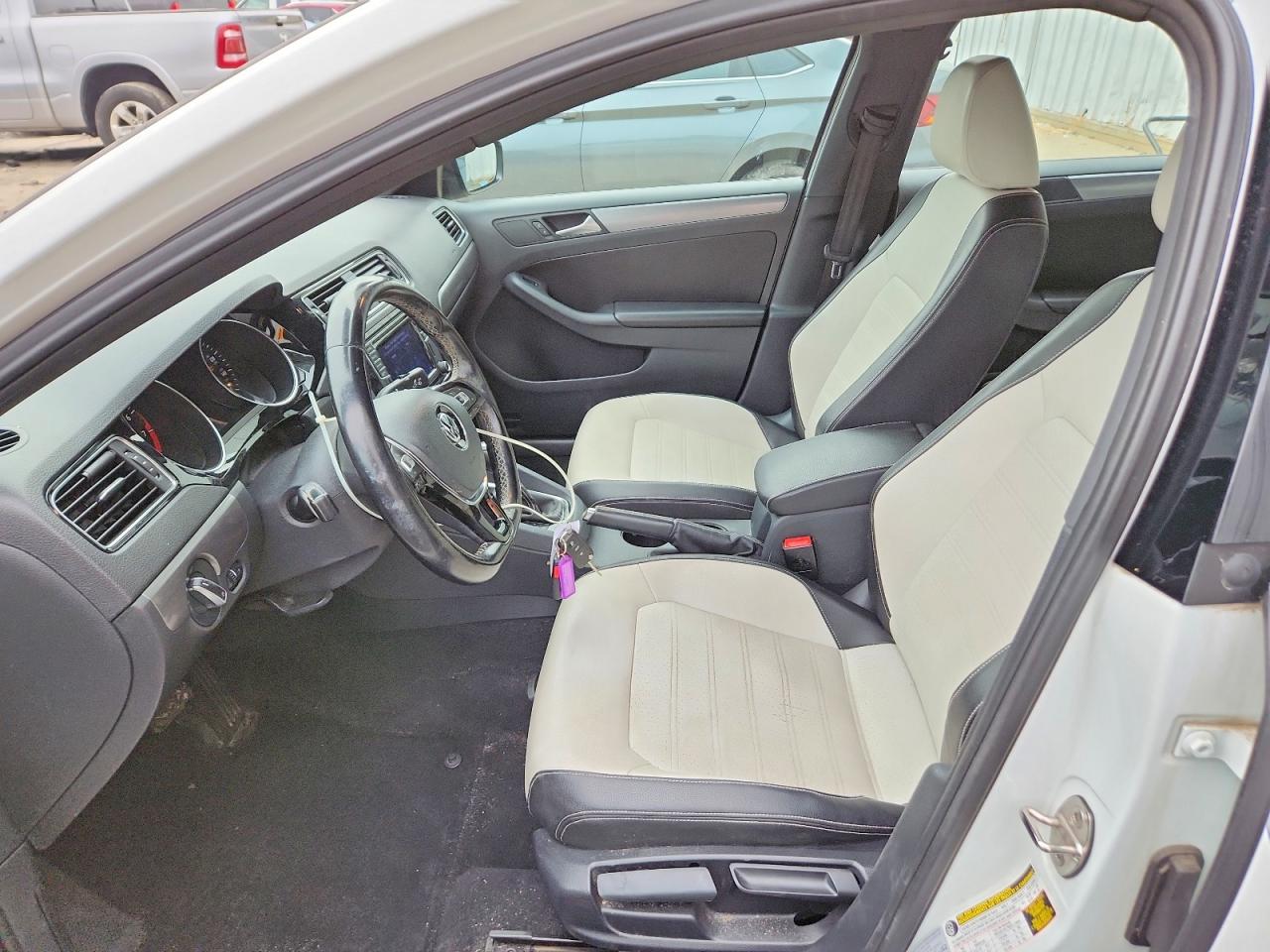 2016 VOLKSWAGEN JETTA SPORT photo 7
