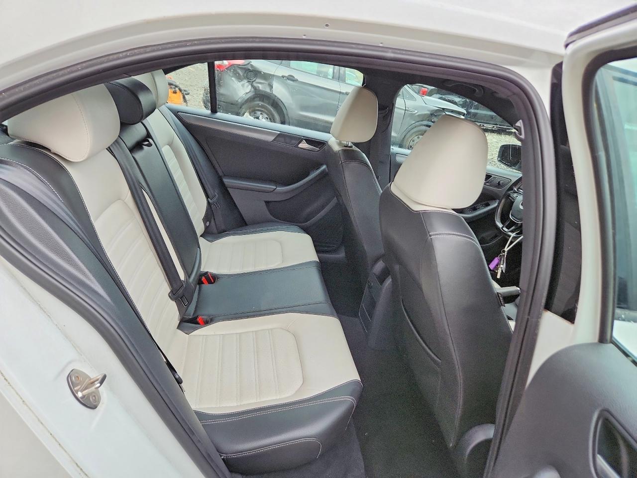 2016 VOLKSWAGEN JETTA SPORT photo 10