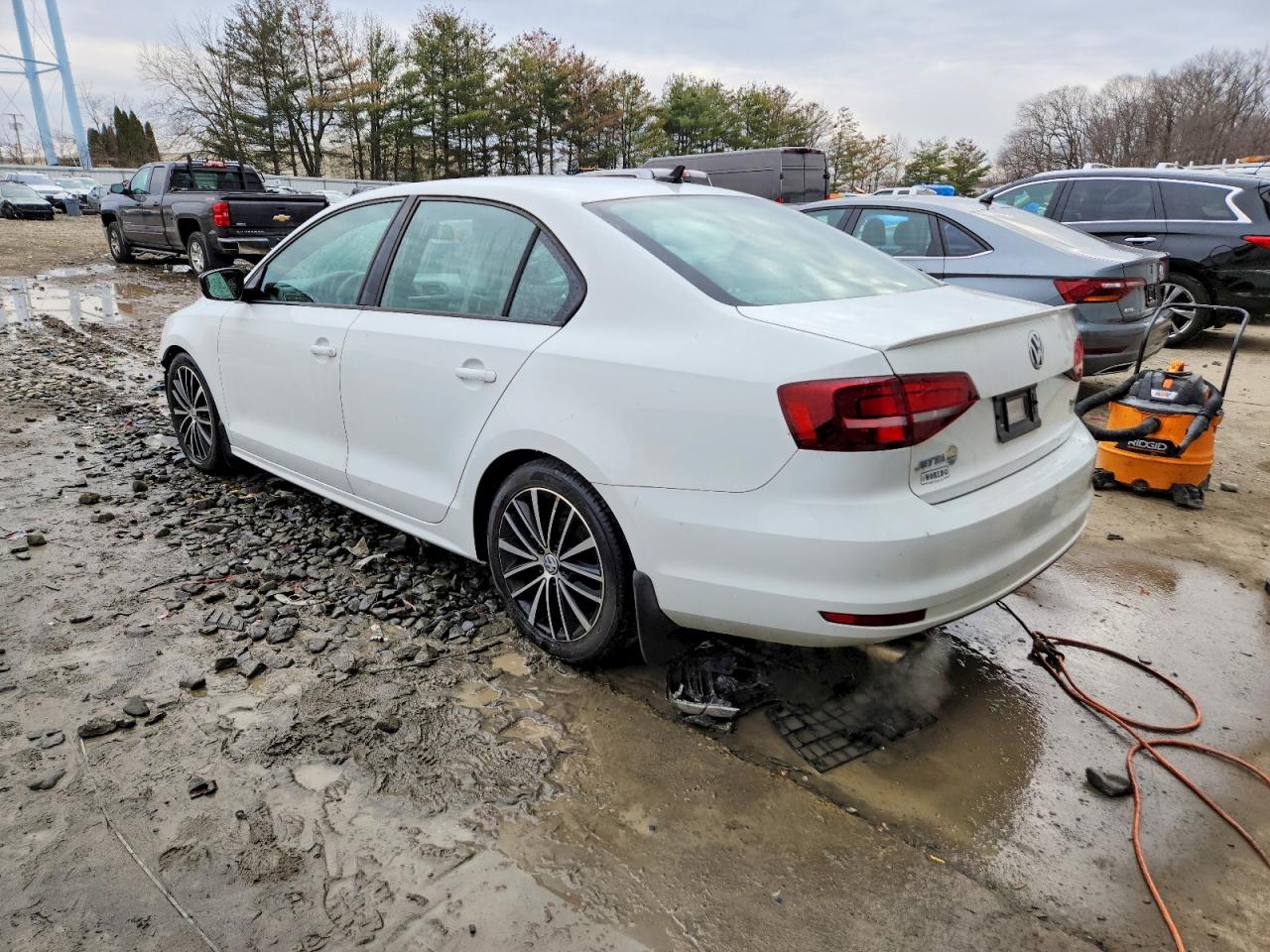 2016 VOLKSWAGEN JETTA SPORT photo 2