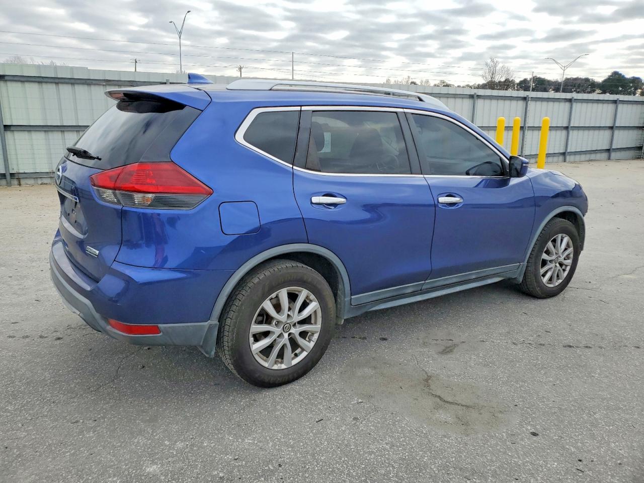 2019 NISSAN ROGUE S photo 3