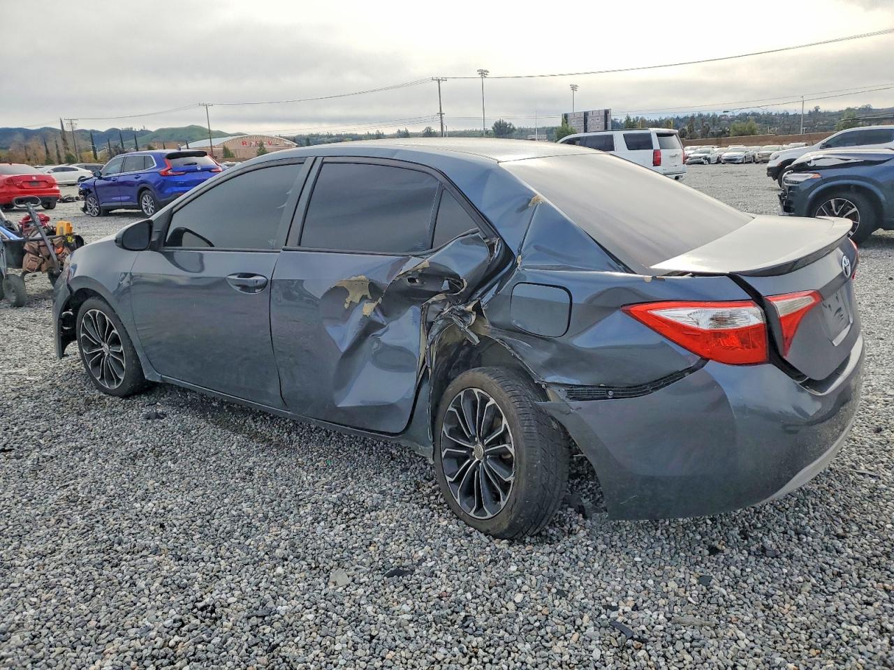2016 TOYOTA COROLLA L photo 2