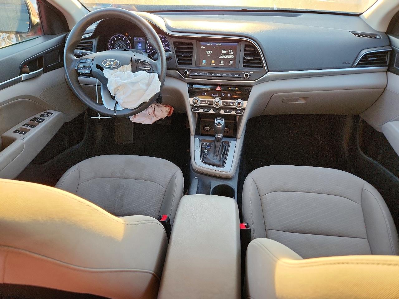 2020 HYUNDAI ELANTRA SEL photo 8