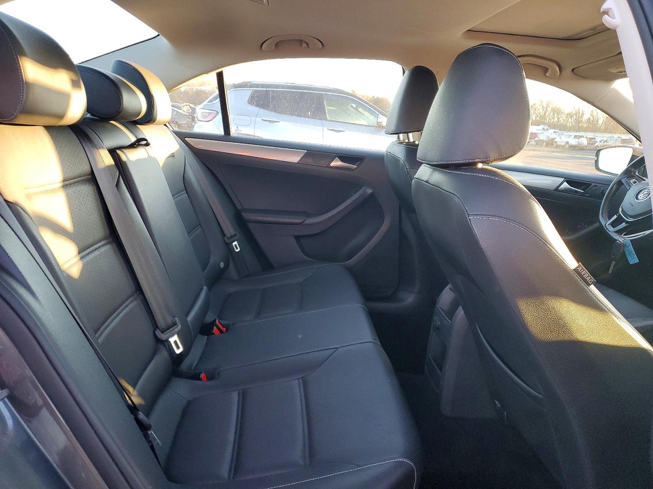 2018 VOLKSWAGEN JETTA SE photo 10