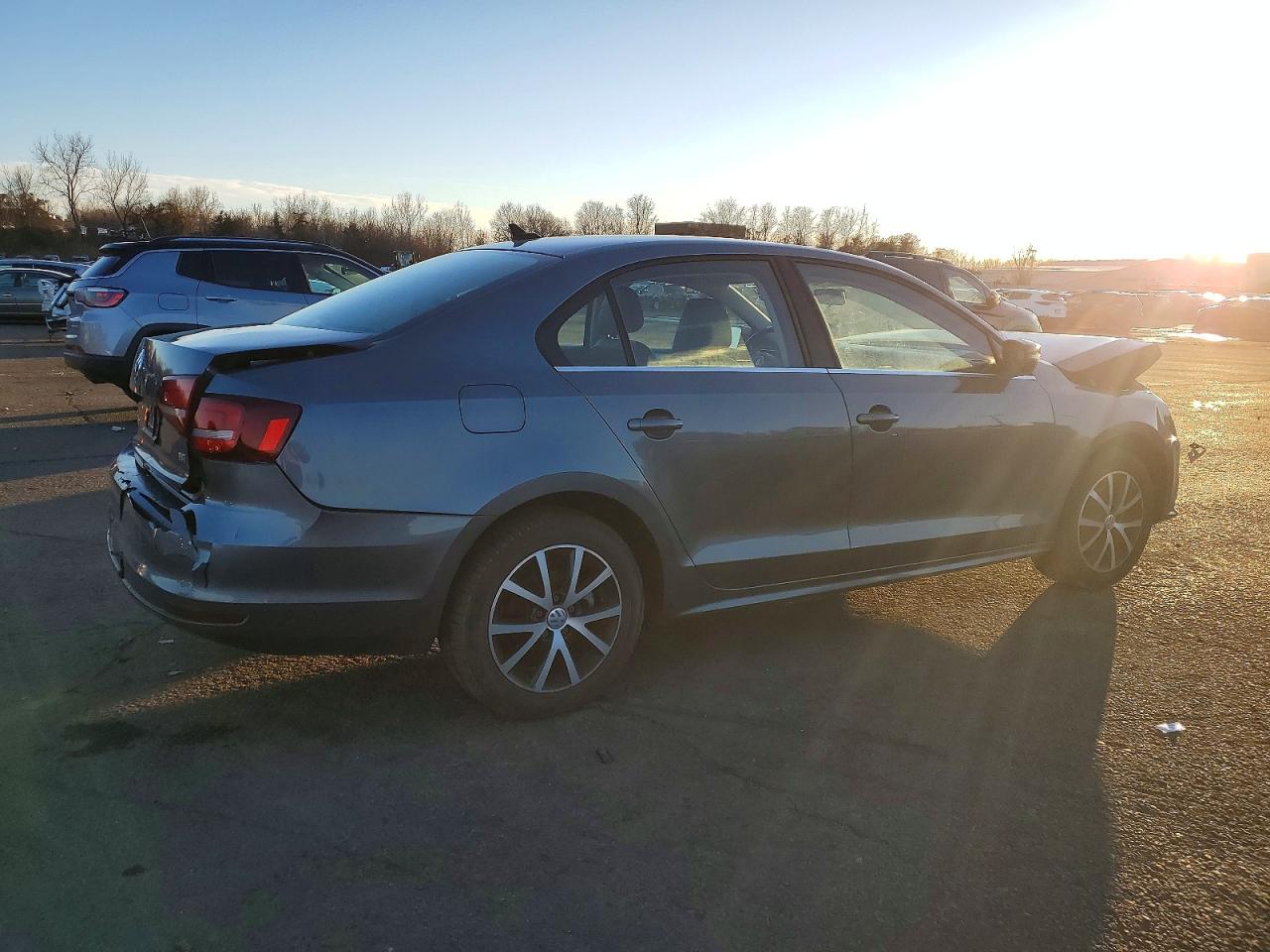 2018 VOLKSWAGEN JETTA SE photo 3
