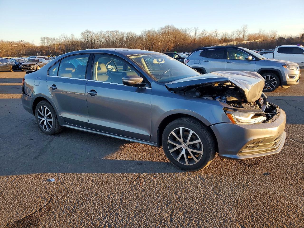 2018 VOLKSWAGEN JETTA SE photo 4