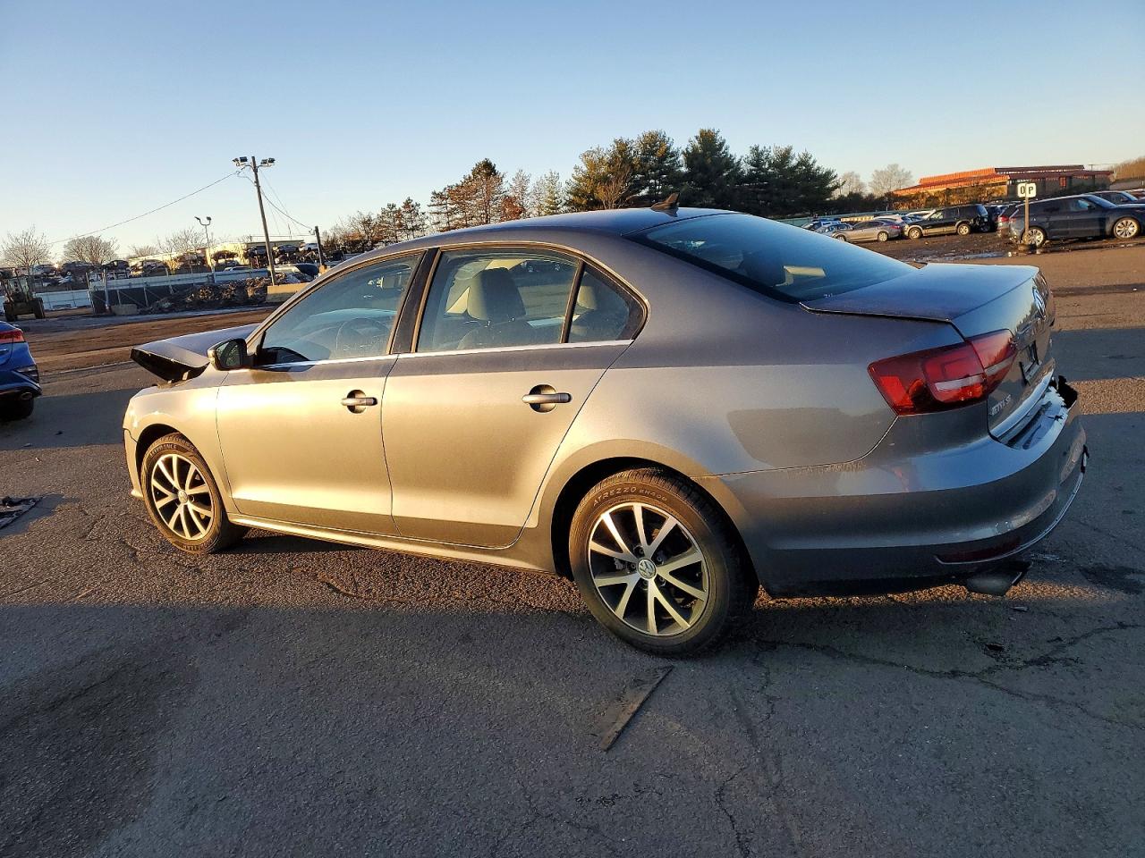 2018 VOLKSWAGEN JETTA SE photo 2