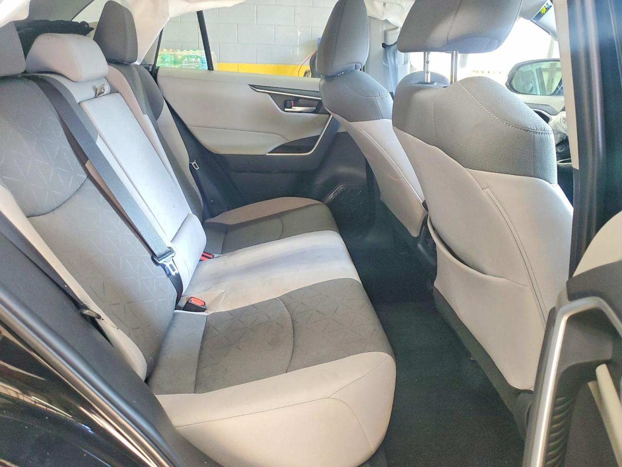 2025 TOYOTA RAV4 XLE photo 11