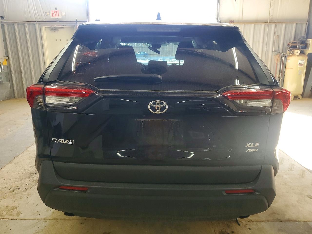 2025 TOYOTA RAV4 XLE photo 6