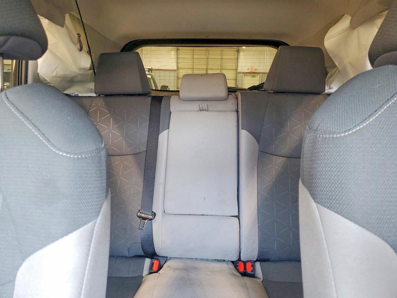 2025 TOYOTA RAV4 XLE photo 10