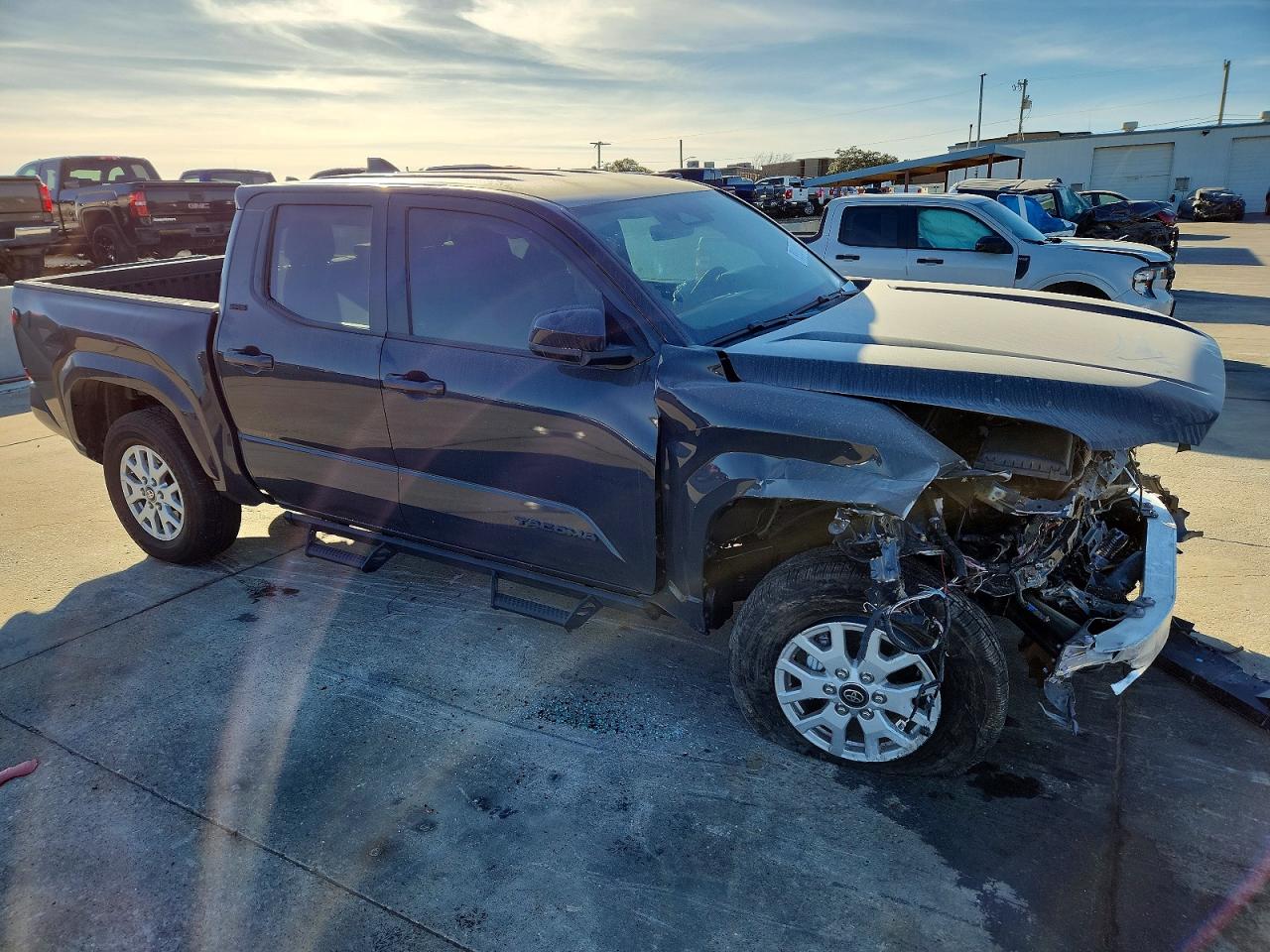 2025 TOYOTA TACOMA photo 4