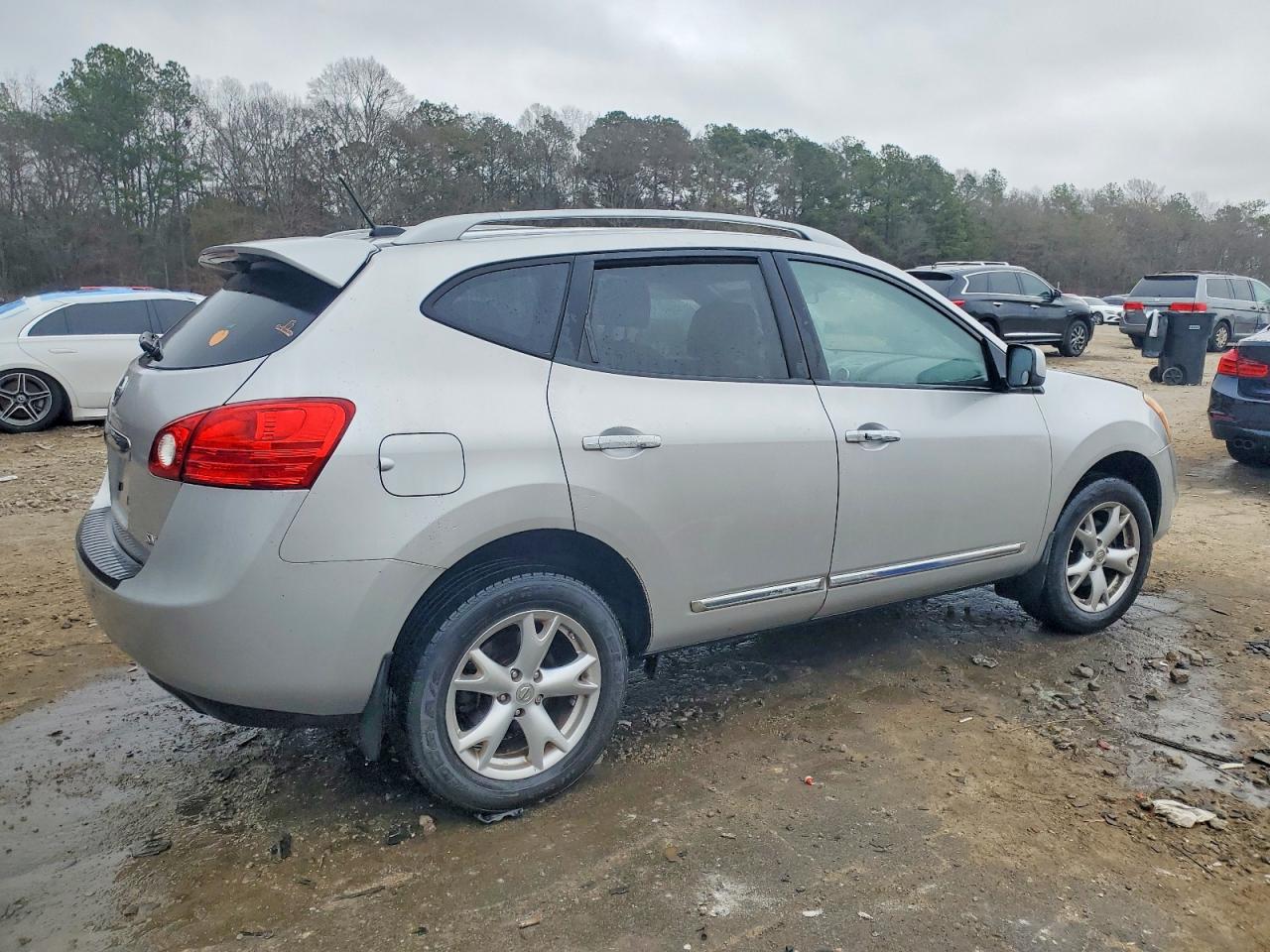 2011 NISSAN ROGUE S photo 3
