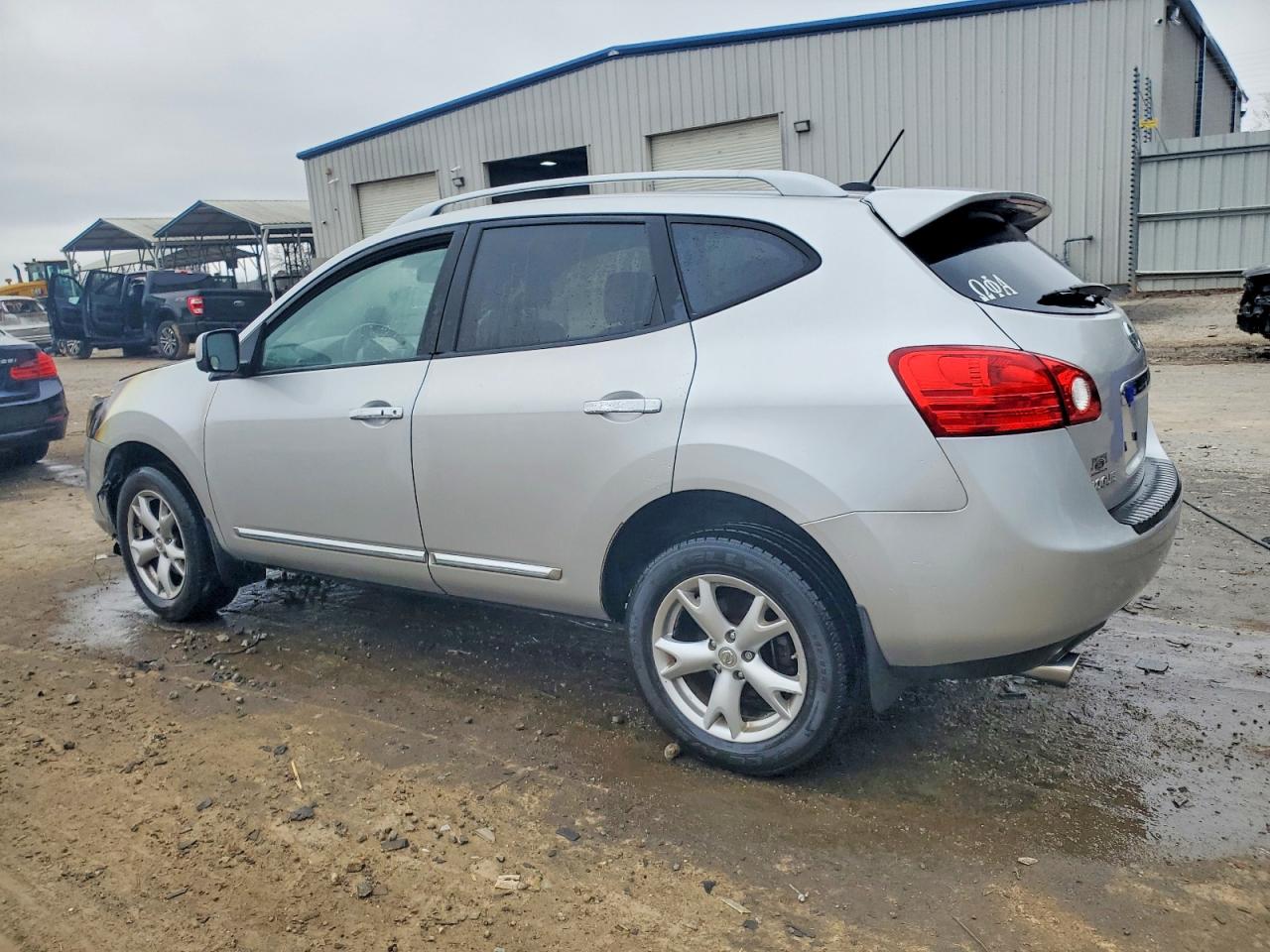 2011 NISSAN ROGUE S photo 2