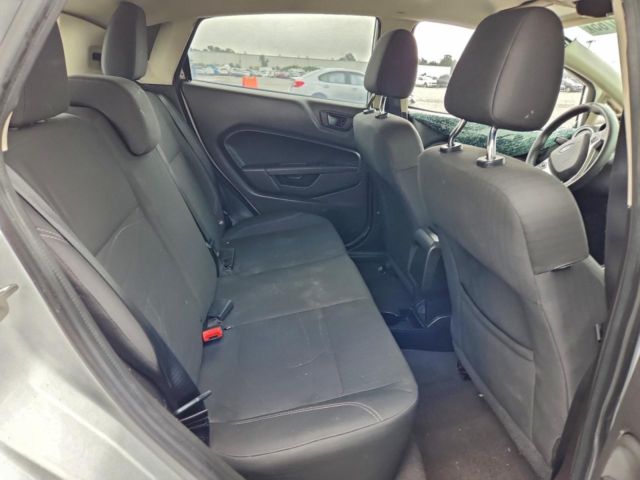 2019 FORD FIESTA SE photo 19