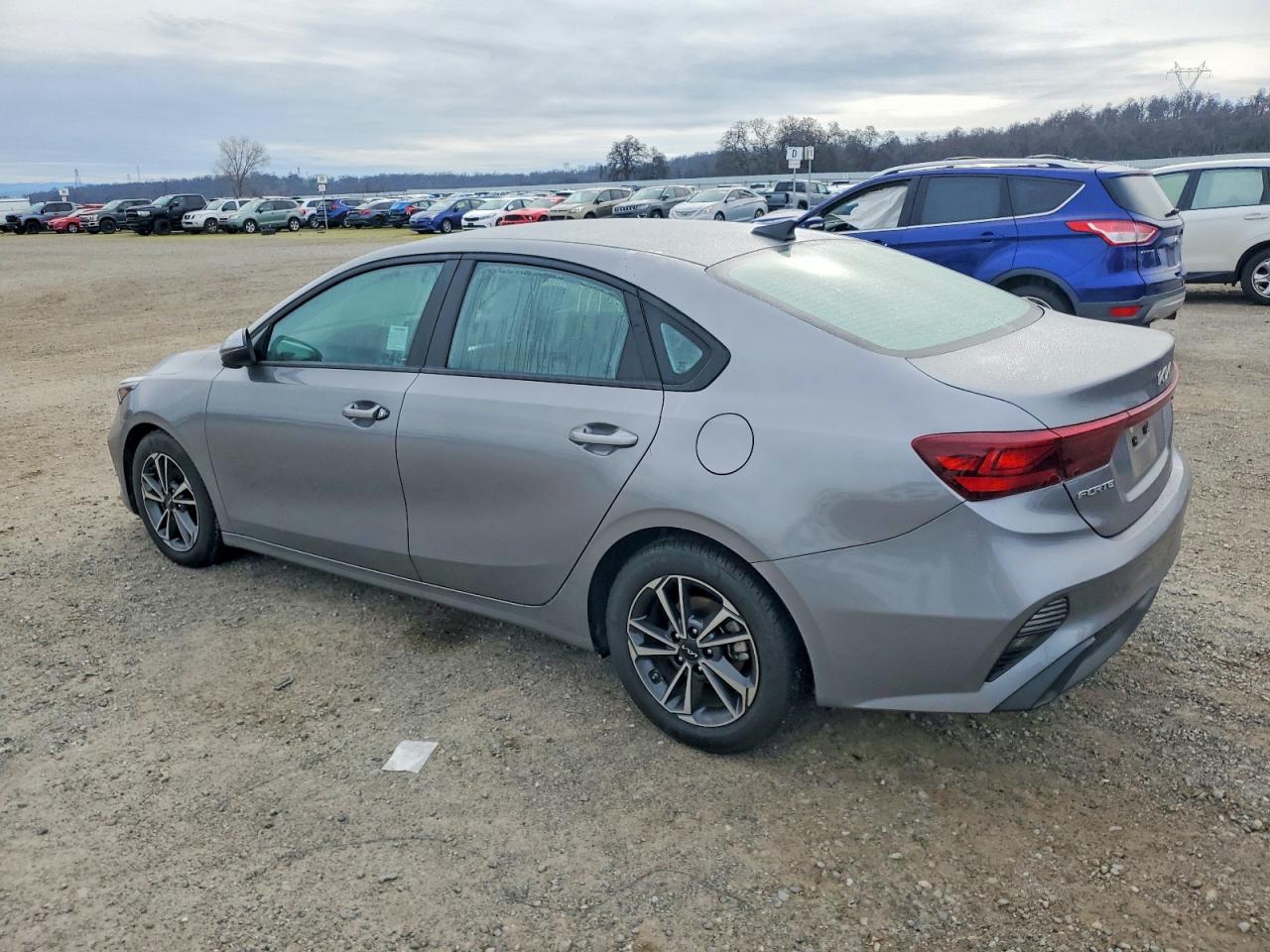 2023 KIA FORTE LX photo 2