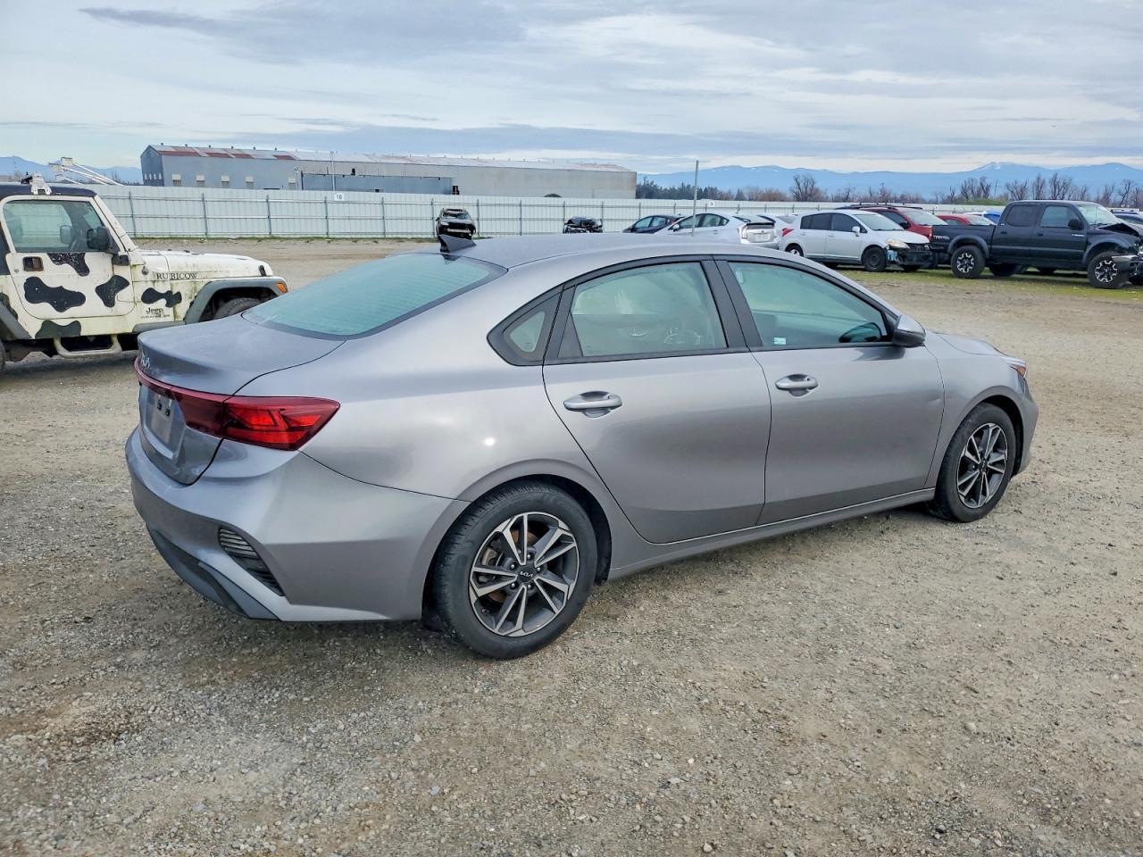 2023 KIA FORTE LX photo 3