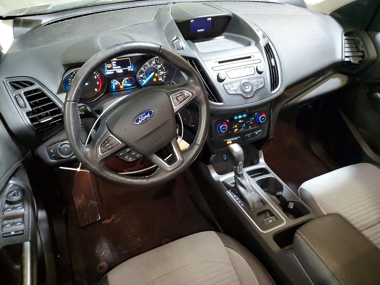 2017 FORD ESCAPE SE photo 8