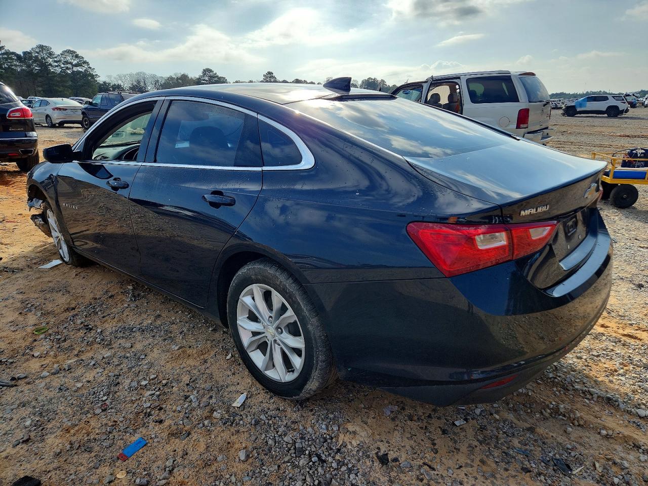 2023 CHEVROLET MALIBU LT photo 2